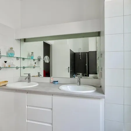 Apartamento A Prestigious Location In *