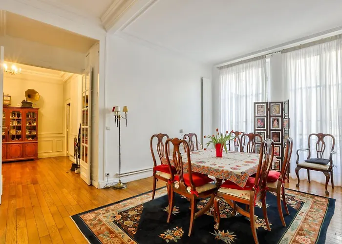Apartamento A Prestigious Location In