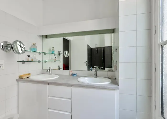 Apartamento A Prestigious Location In *