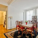 公寓 A Prestigious Location In