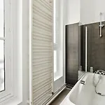 A Prestigious Location In * 巴黎