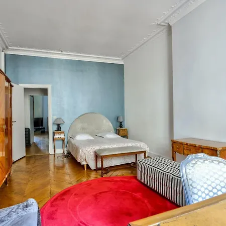 A Prestigious Location In Parigi